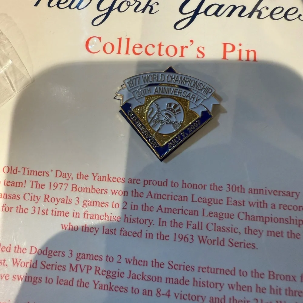 Vintage New York Yankees MLB Pins LOT OF 4‎